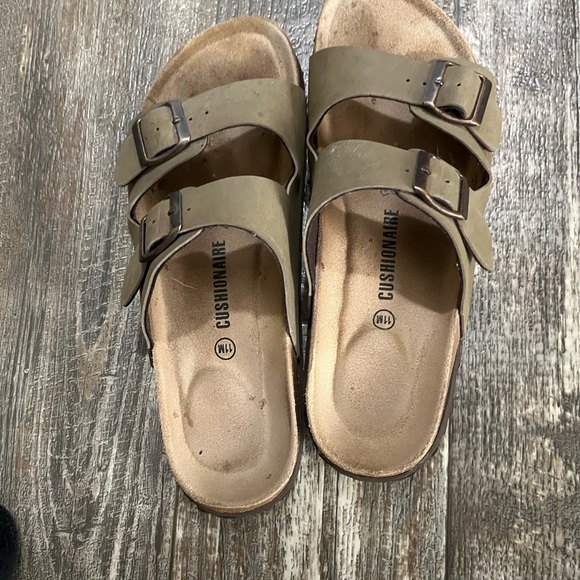 Cushionaire Sandals - Picture 2 of 4